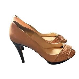 🔥LIKE NEW🔥 very rare find. Size: 8.5 / Heel Height: 4inches